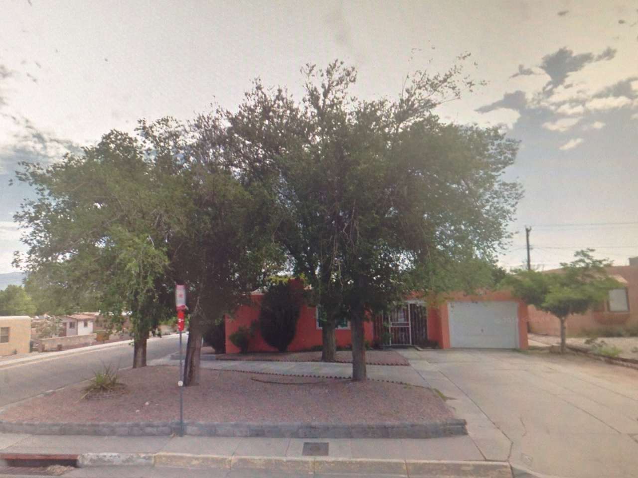UNM LAW SCHOOL NORTH CAMPUS 3 Bedroom 2 Bath with Garage
