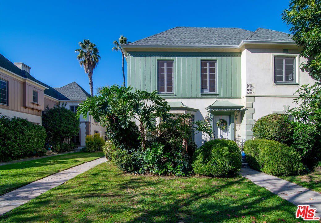 1215 1/2 S Alfred St