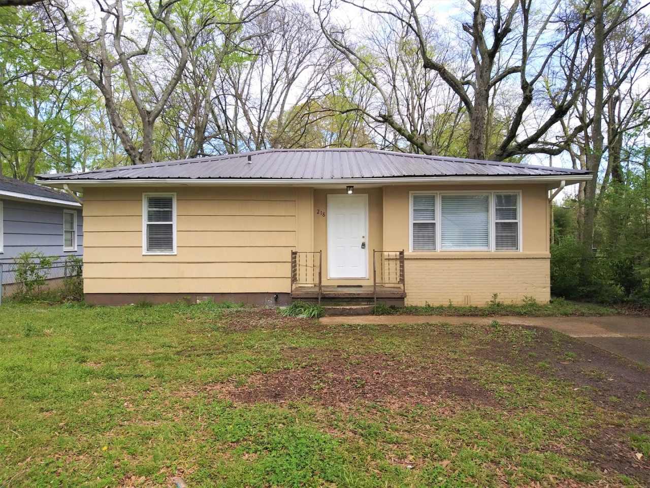 Fresh, Updated 3 bed, 1 bath Ranch ***PET FRIENDLY***