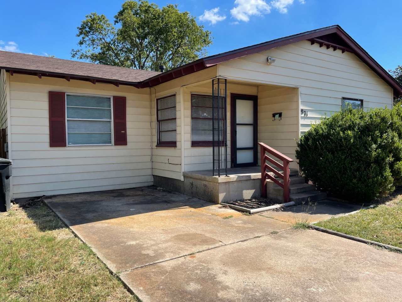 Available Now! *Pet Restrictions* 3 Bedroom/1 Bathroom in Temple