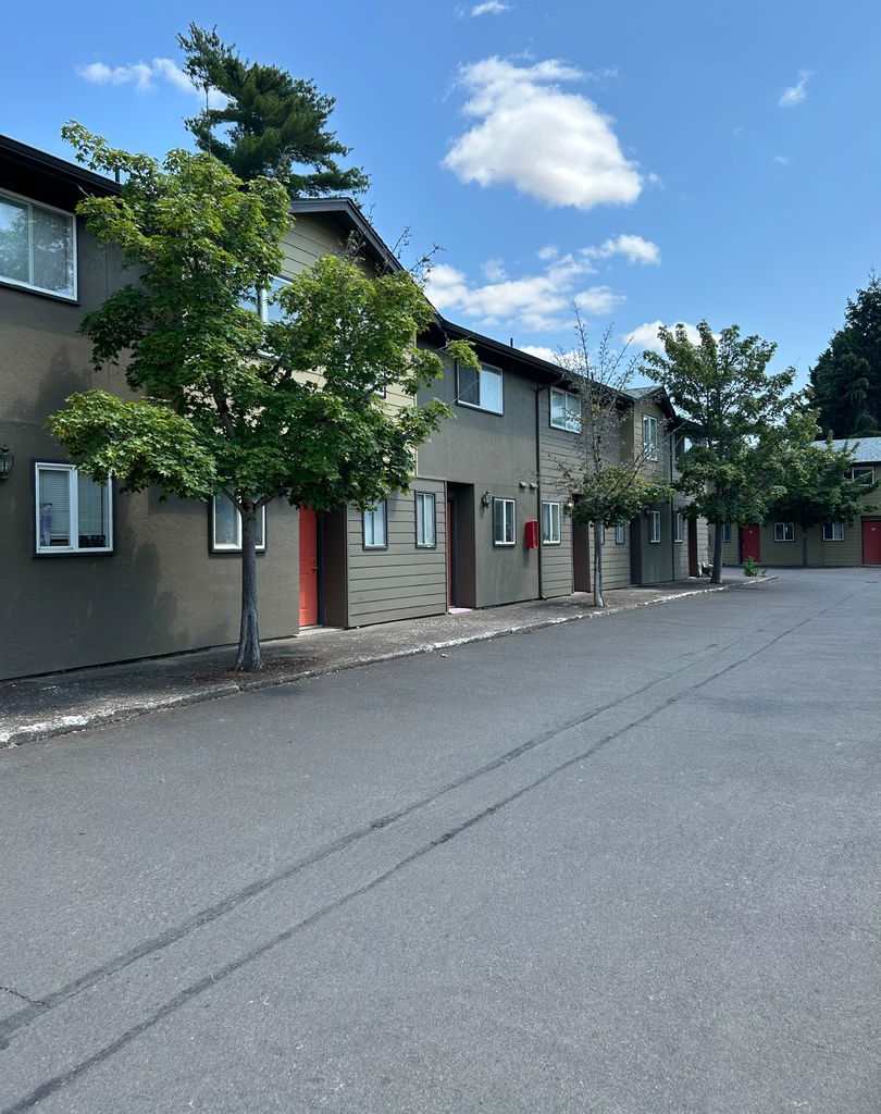 (749) Jackson Square - 2 Bedroom / 1.5 Bathroom Townhome – Albany