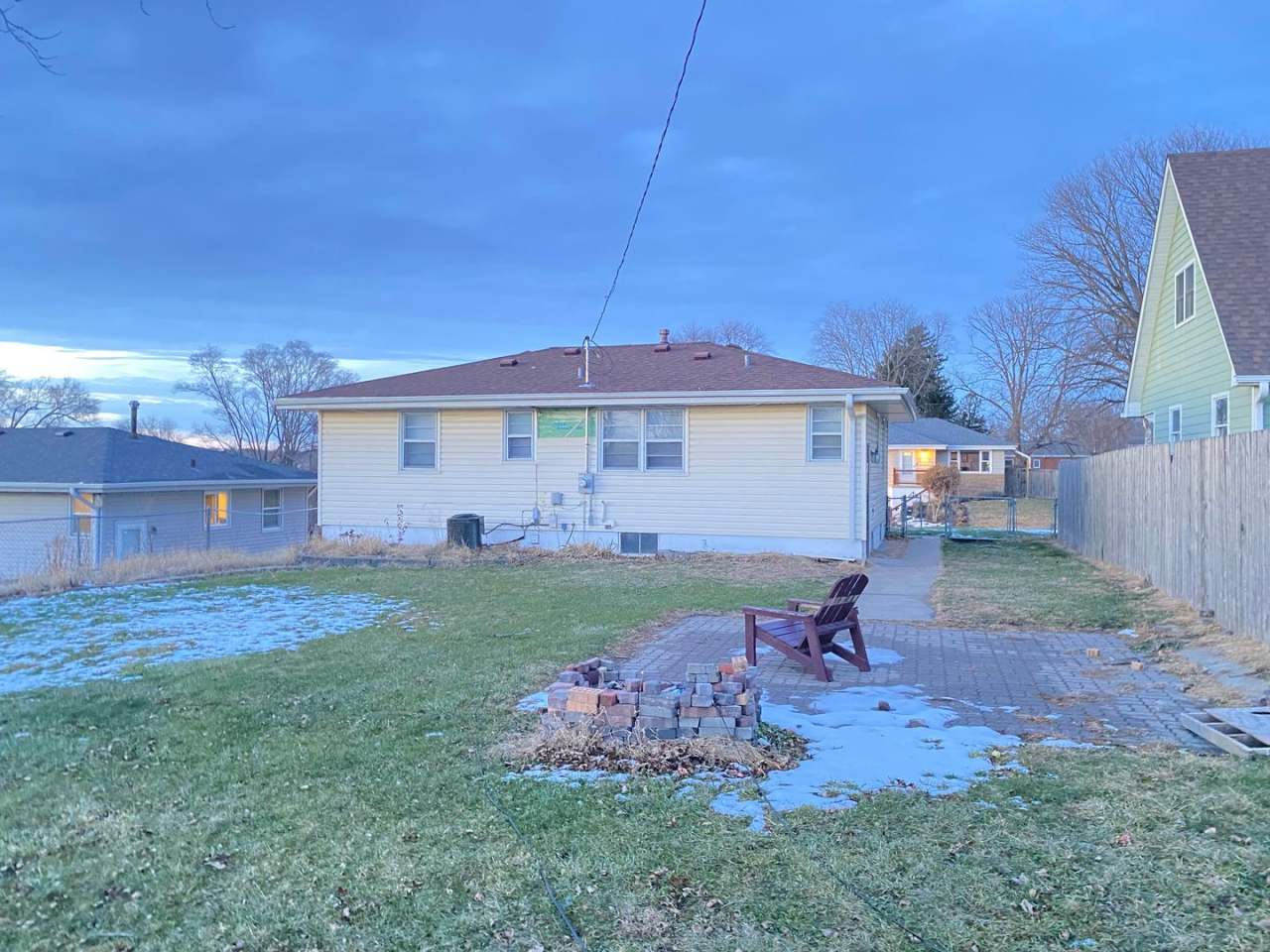 Beautiful 3 bed 1 bath house, over sized driveway, garage and fenced in back yard $1,795