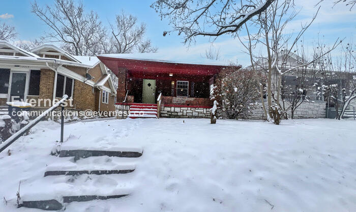 2215 East Gregory Boulevard