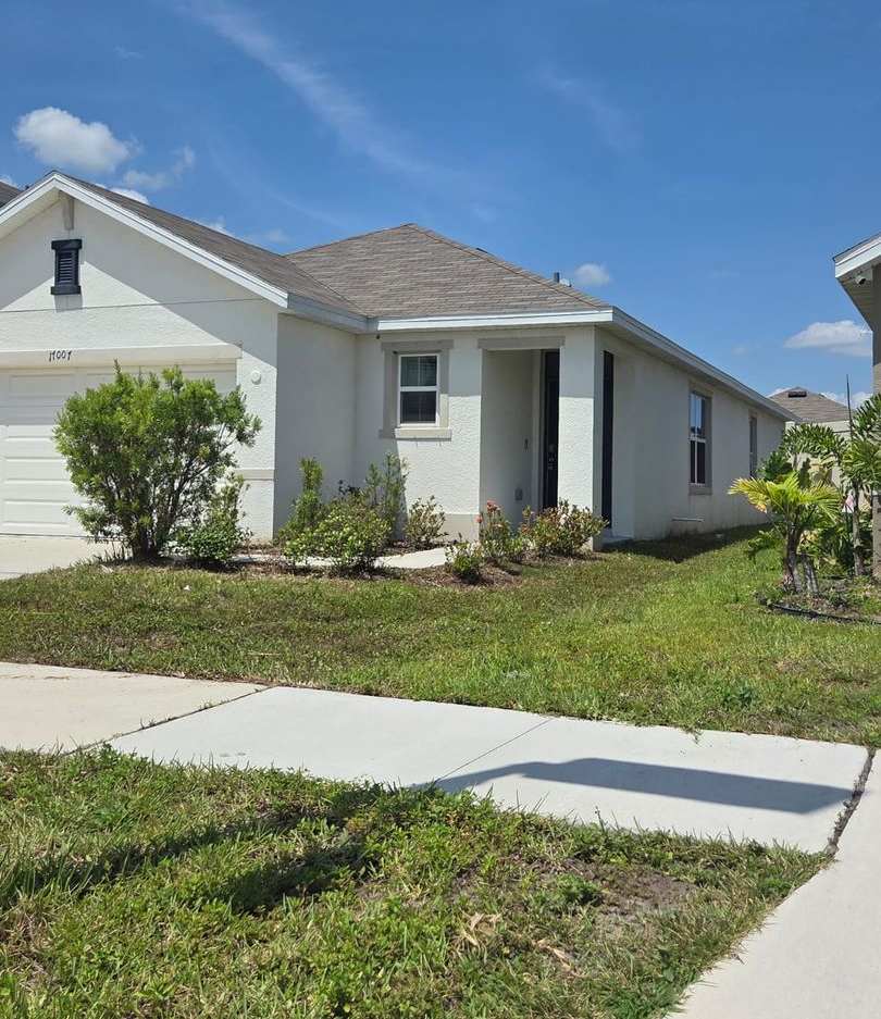 3 bedroom 2 bathroom HOUSE available now!