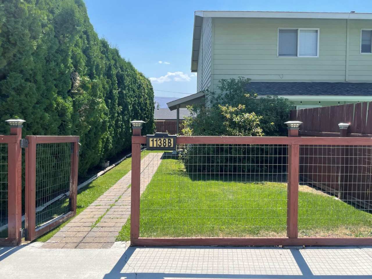 Now renting 1 bedroom Apartment Downstairs