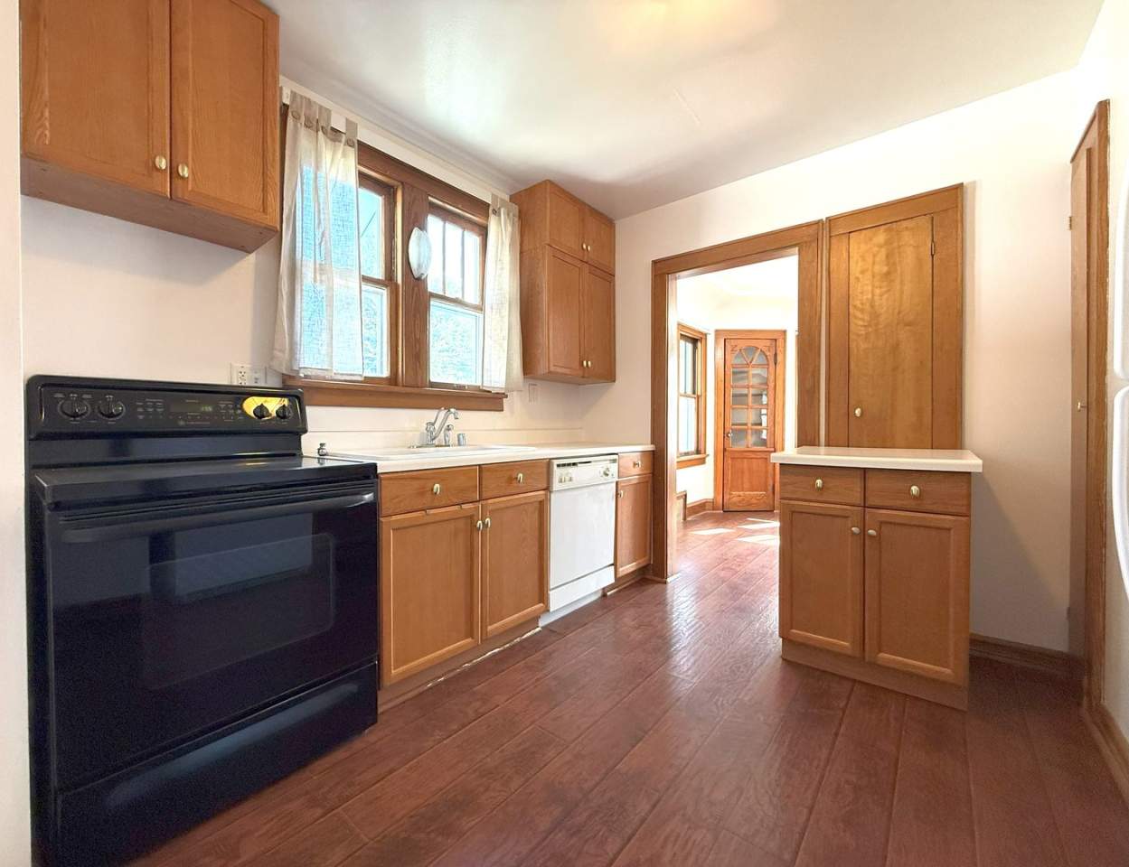 3-bedroom single family in West Allis - Available now!