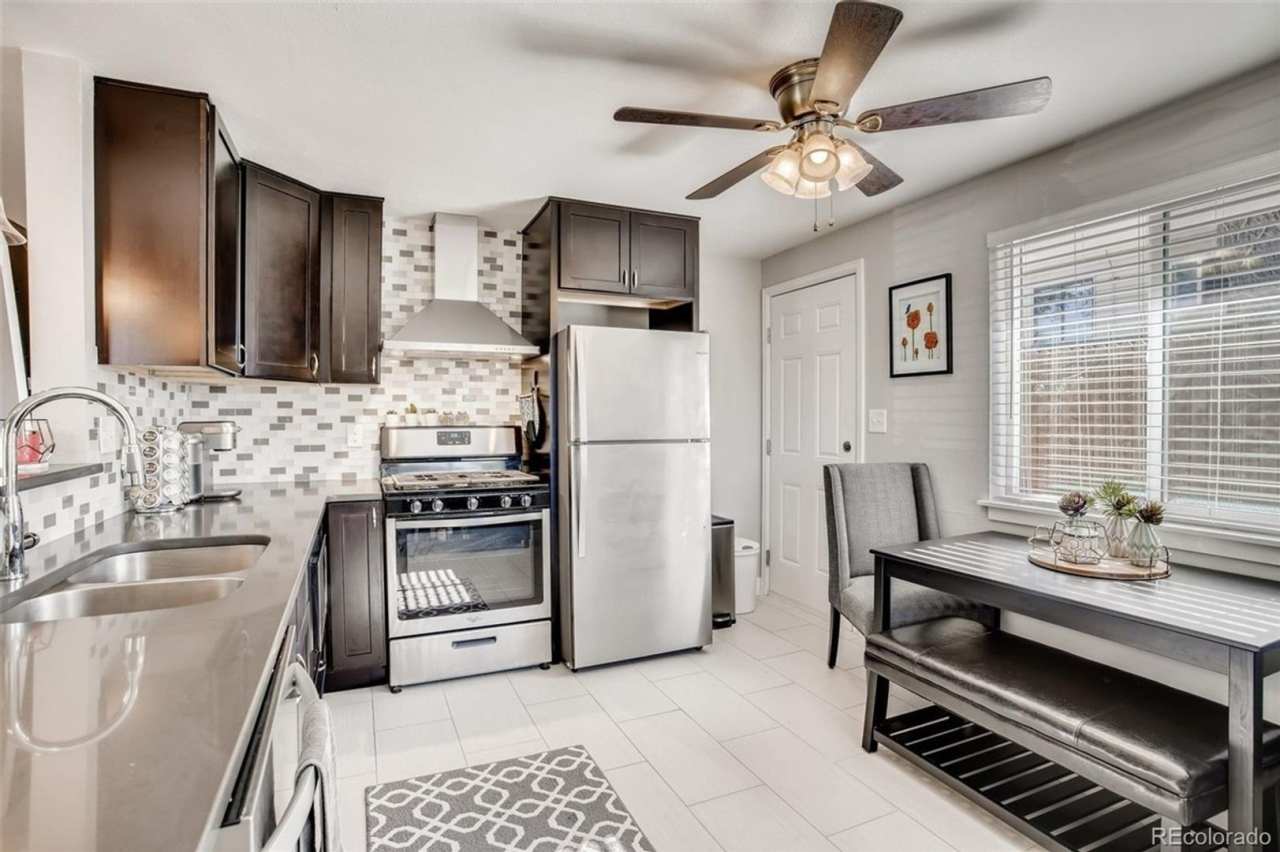 Sunny 2 Bed / 1 Bath Townhome with Yard  Parking – Pet Friendly!