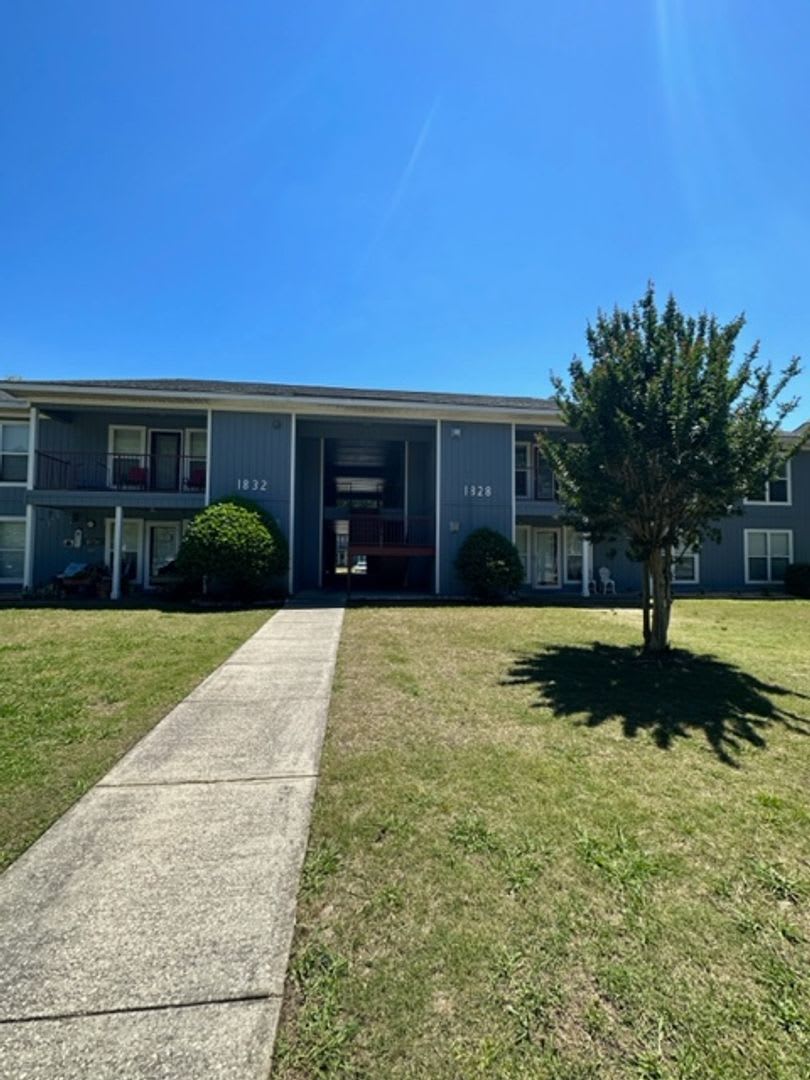 Lovely 2 Bed, 2 Bath Condo in Karen Lakes