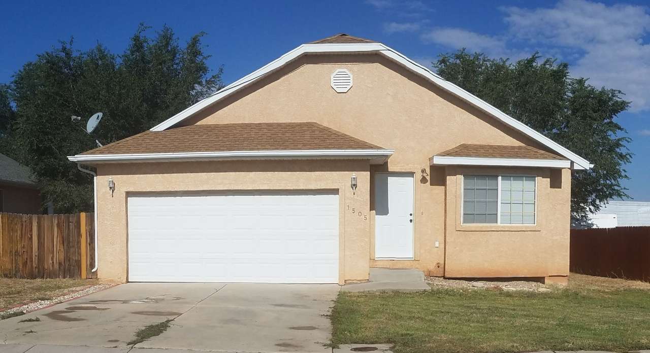 3 Bedroom 2 bath with Garage