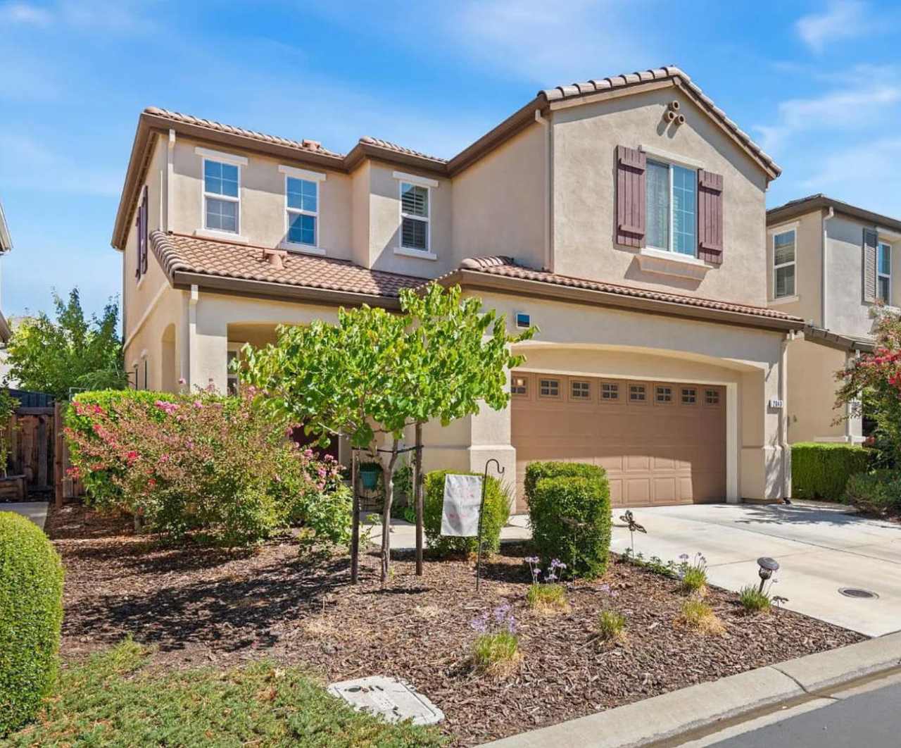 HOT Property! Roseville 3/3 w/Oasis Backyard! Please reference ad for viewings!