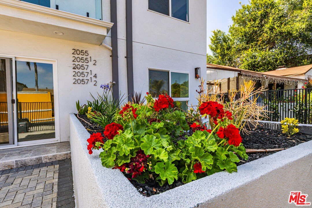 2057 1/2 S Garth Ave