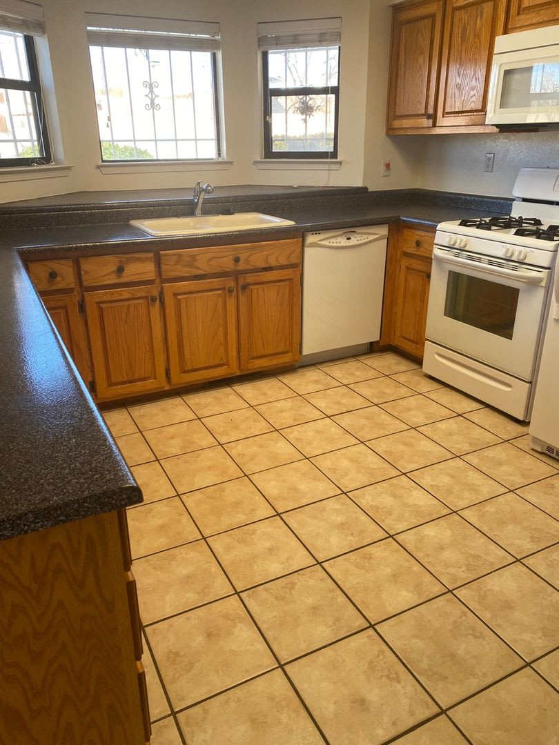 Spacious 3BR Townhome in NE Heights