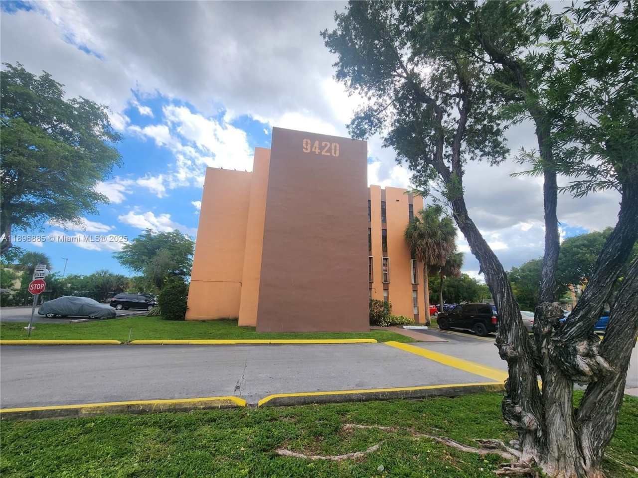9420 W Flagler St