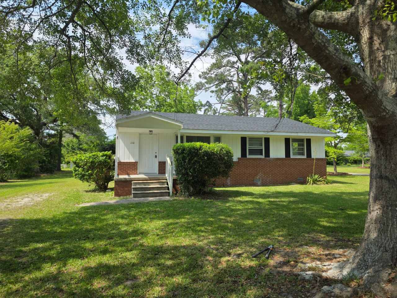 3 Bedroom, 1 bath House with large yard