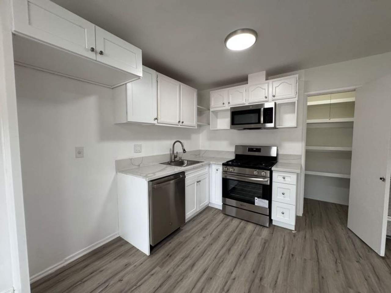 5725-29 Vineland Ave.