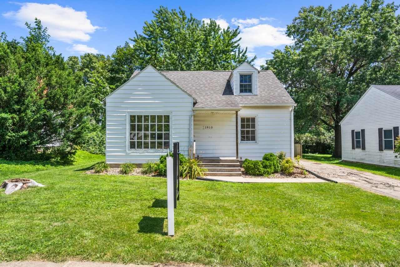 1910 Iowa St - Cedar Falls