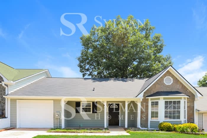 206 Oak Circle North