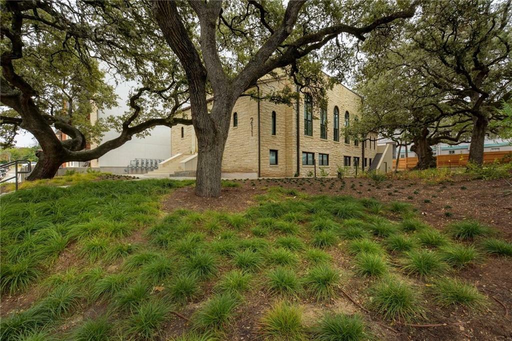 211 West Johanna Street