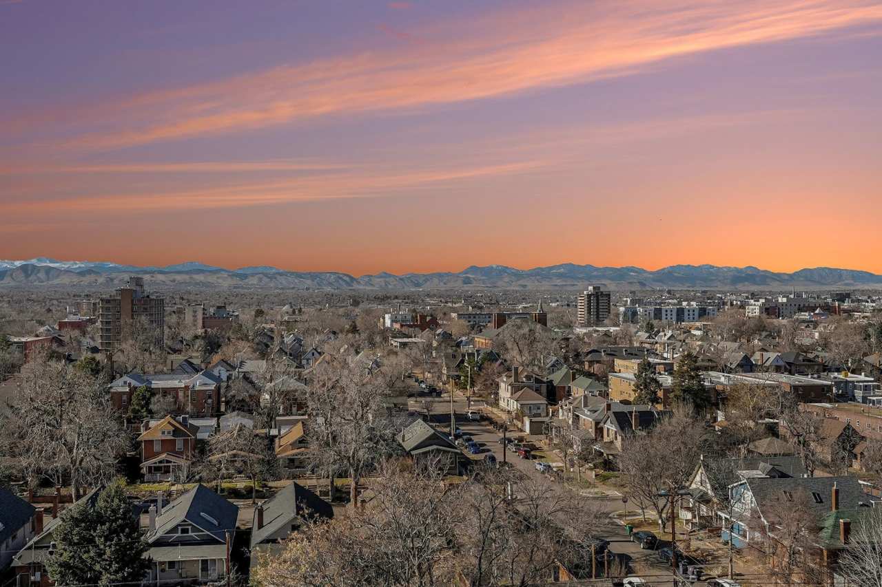 Stunning Mountain Views and an Unbeatable Location!