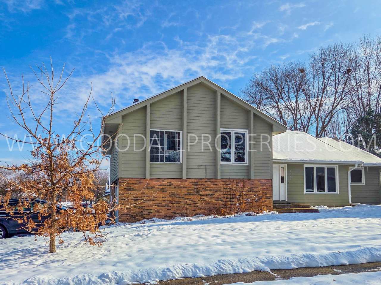 RENT SPECIAL!!! 2 Bedroom duplex with Garage in Clive!