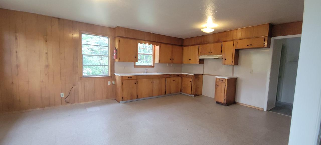 Huge 3 bedroom/1 bath upstairs apartment with Water, Gas Range and Refrigerator!