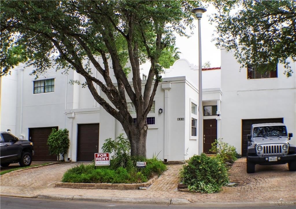 117 W Tearose Avenue