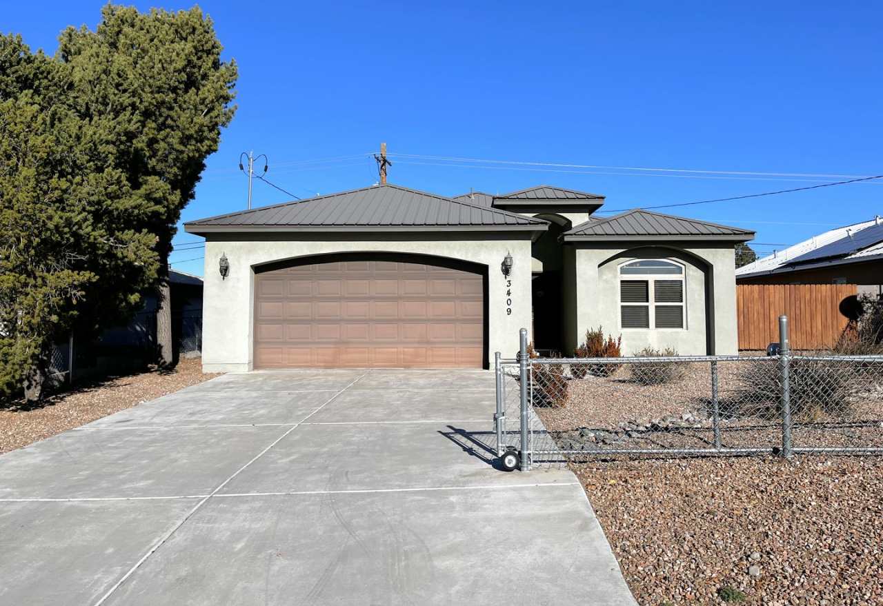 Lovely 3 Bedroom 2 Bathroom Home In NE ABQ!