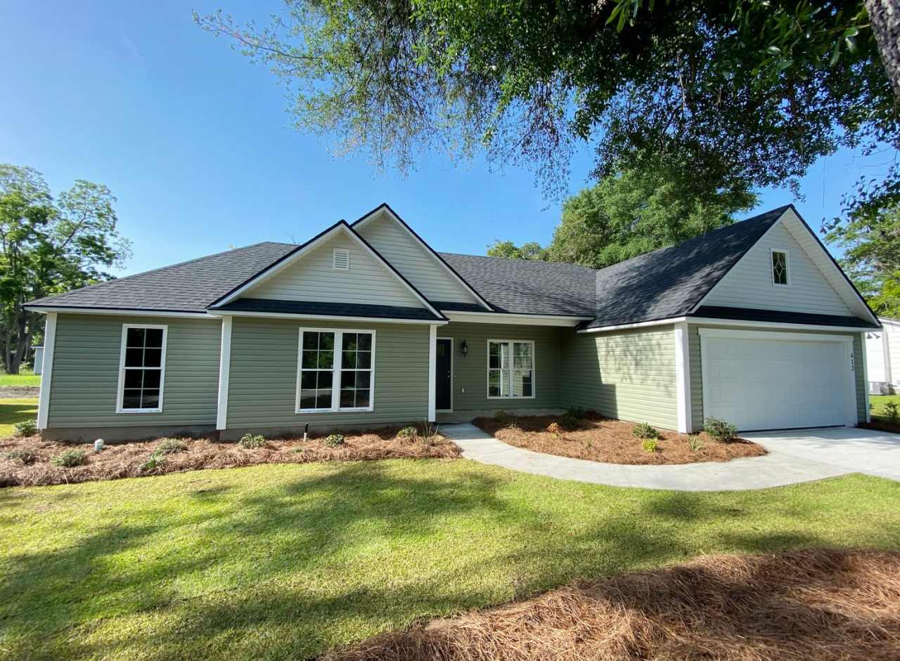 Modern 4-Bedroom Home with Fenced Yard Near Moody AFB