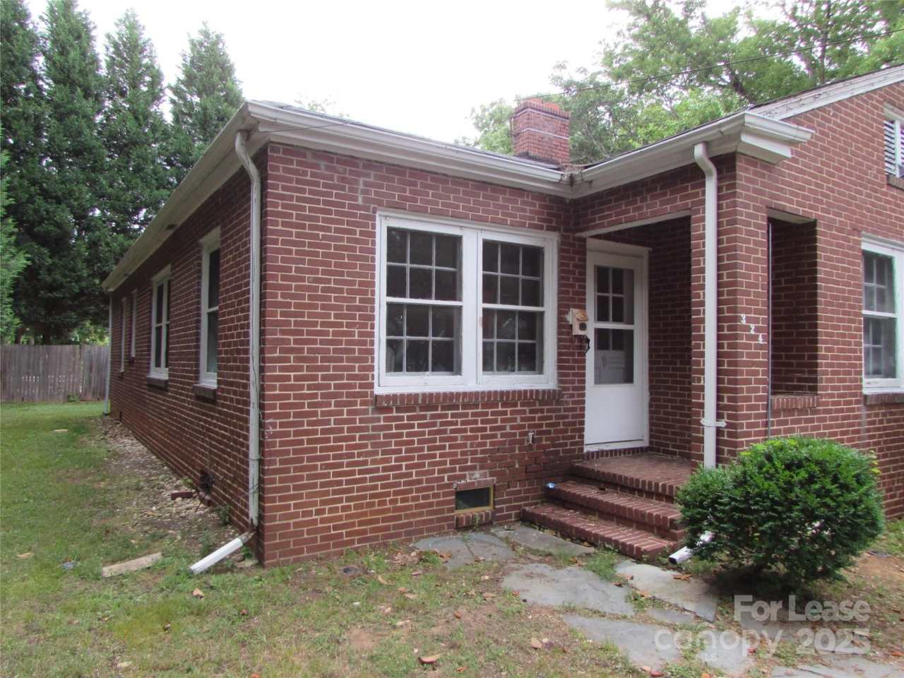 324 W McCubbins Street