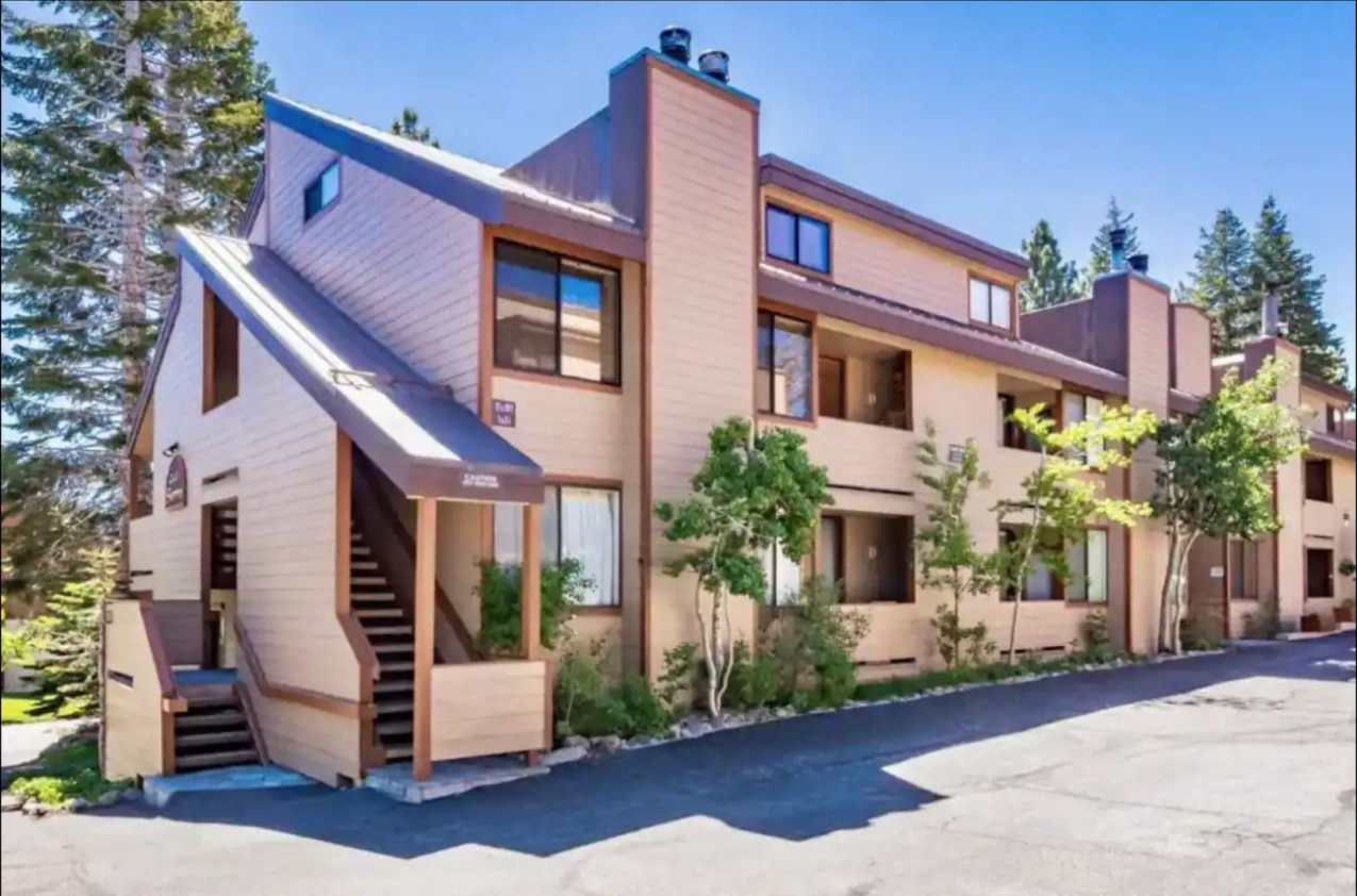 Stylish 2-Bed + Loft Mountain Condo in San Sierra – Winter Seasonal Rental ❄️