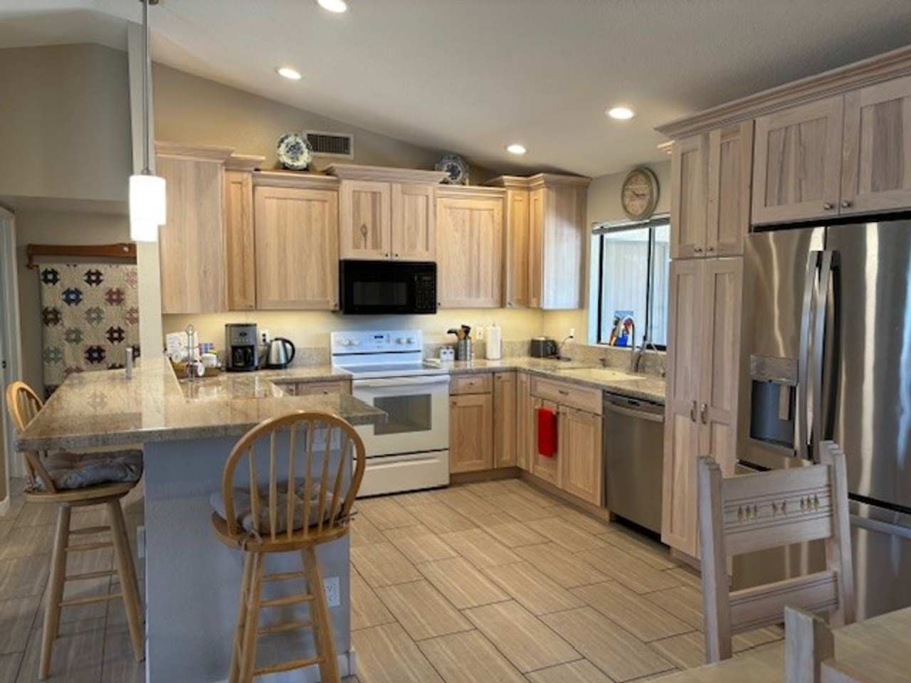 Welcome to this charming 2 bedroom, 2 bathroom home located in the 45+ Active Adult Resort Community of Leisure World. Available May 2025 ongoing.