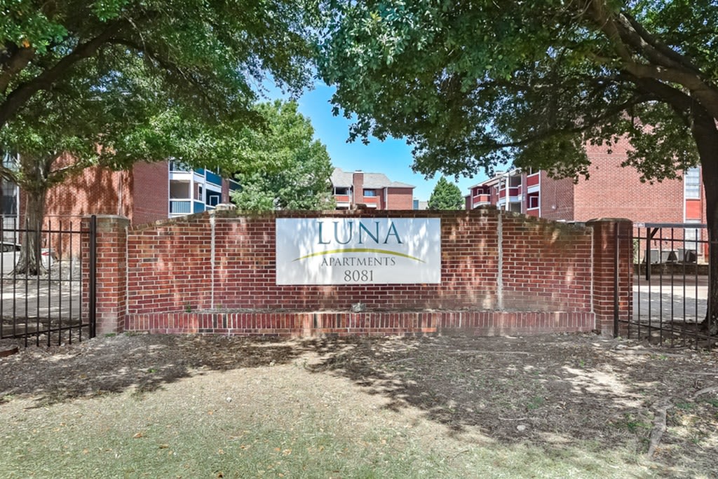 Luna Apartments