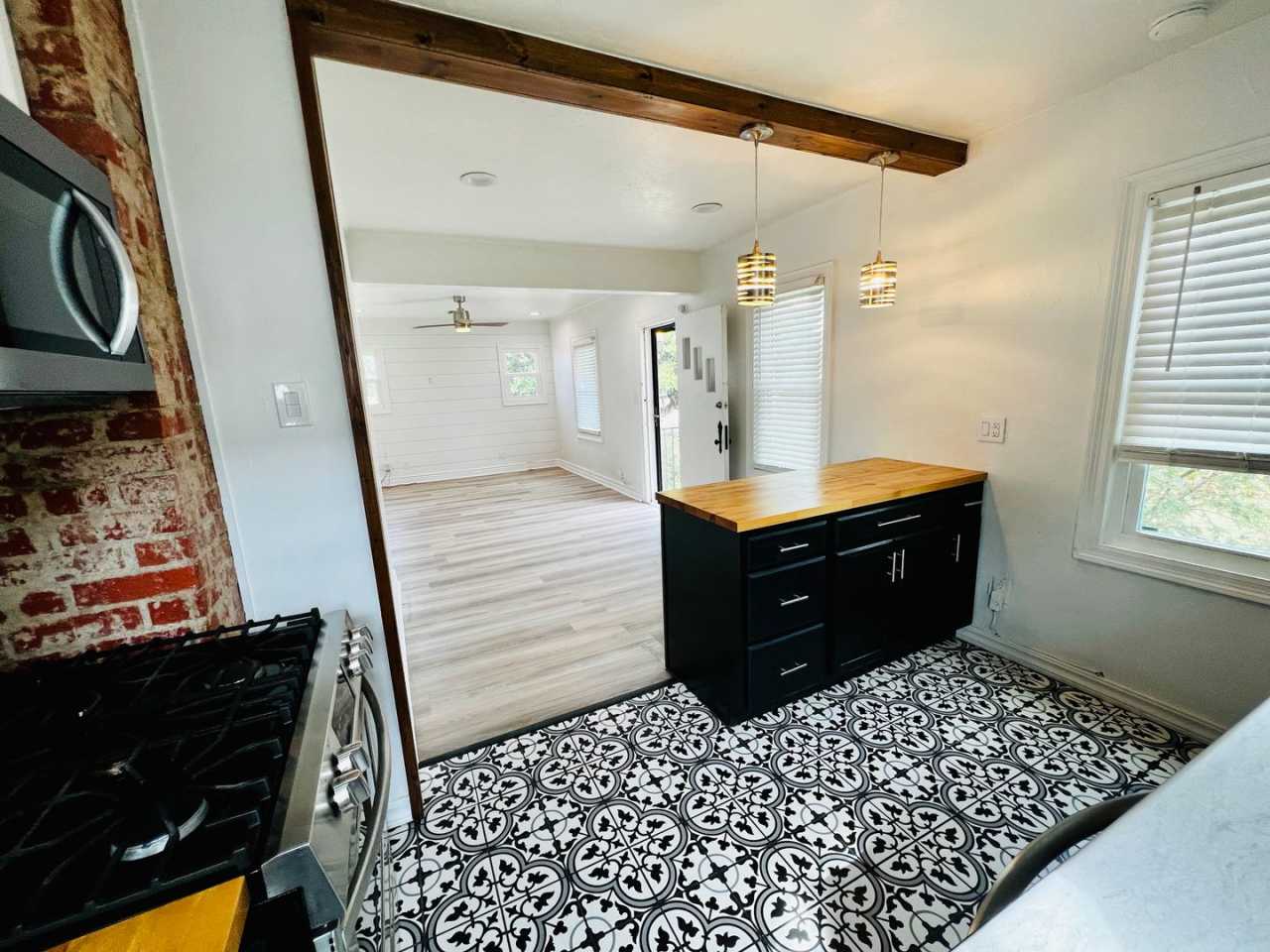 Cute 2BD 1BA Bungalow Home in Putnam Heights West!!!