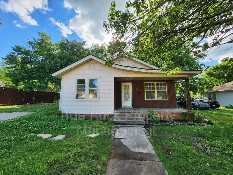 1225 South Stockton Ave