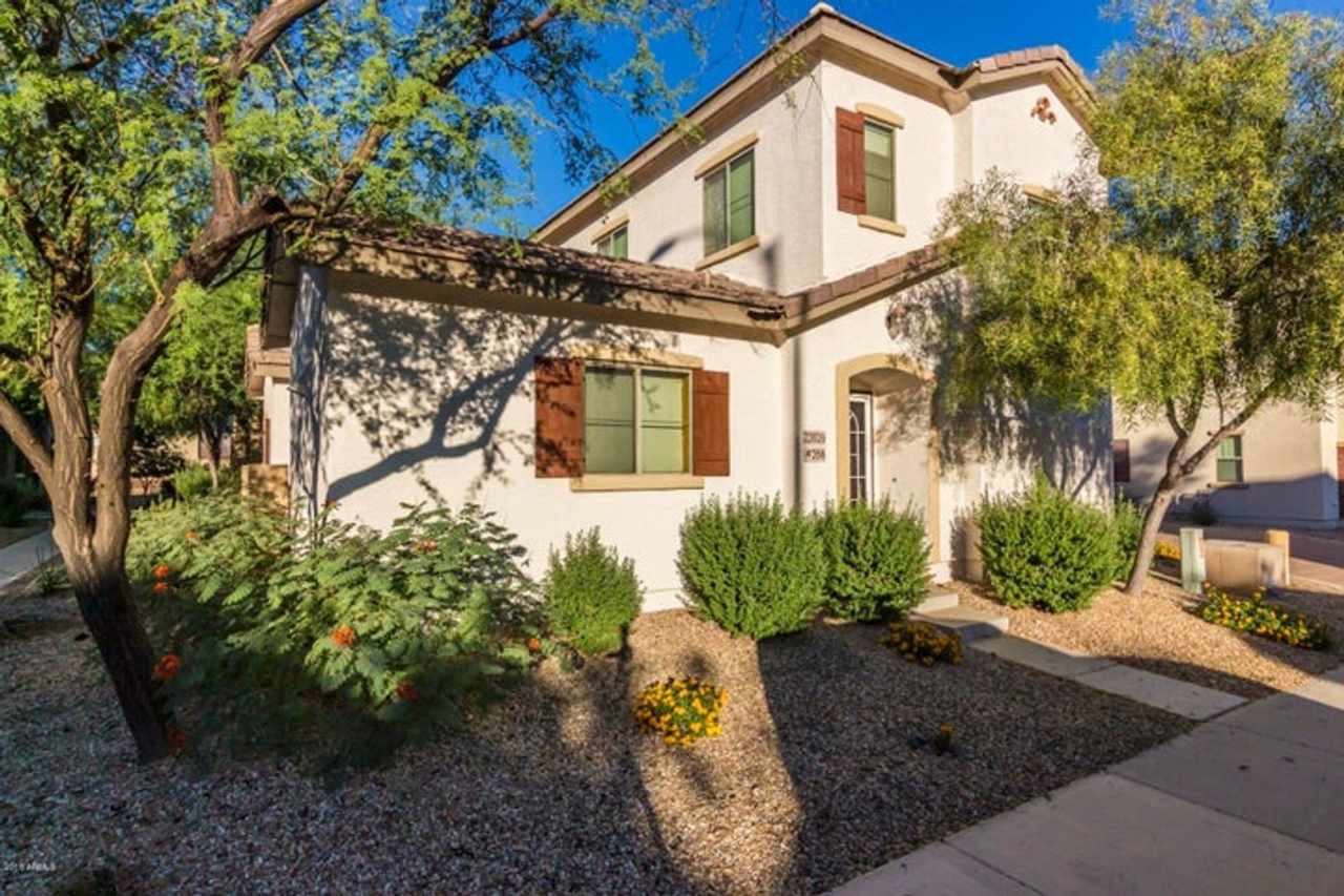 22026 N 103rd Ln #358, Peoria - Adorable 3 bedroom townhome