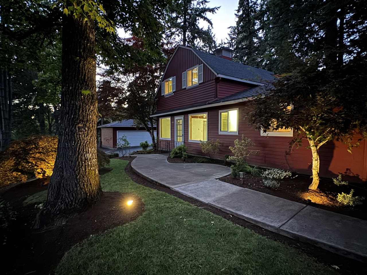 7237 SW Canyon Drive ~ COMING SOON!! Charming Duplex in Prime Location