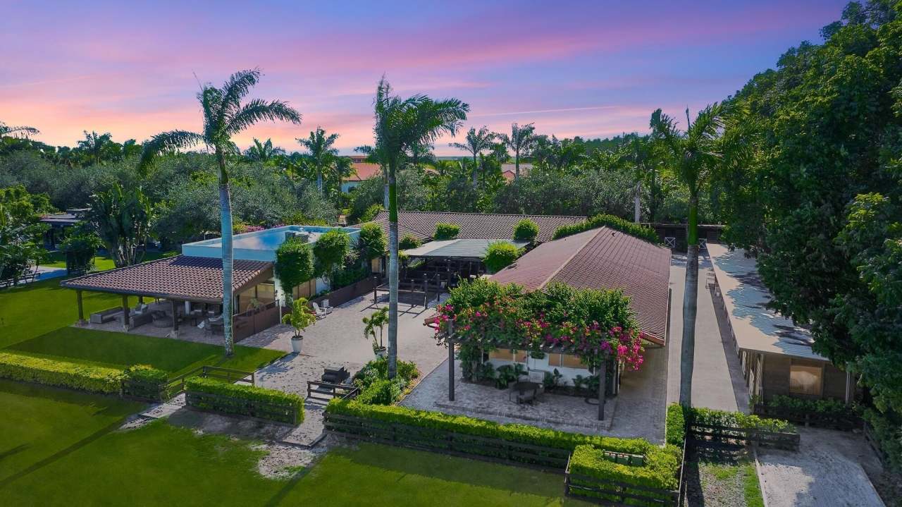 5420 Las Palmas Avenue (Stalls)