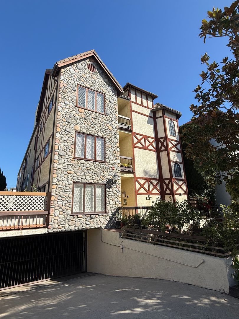 Upgraded 2 Bedroom Condo in Ideal Santa Monica