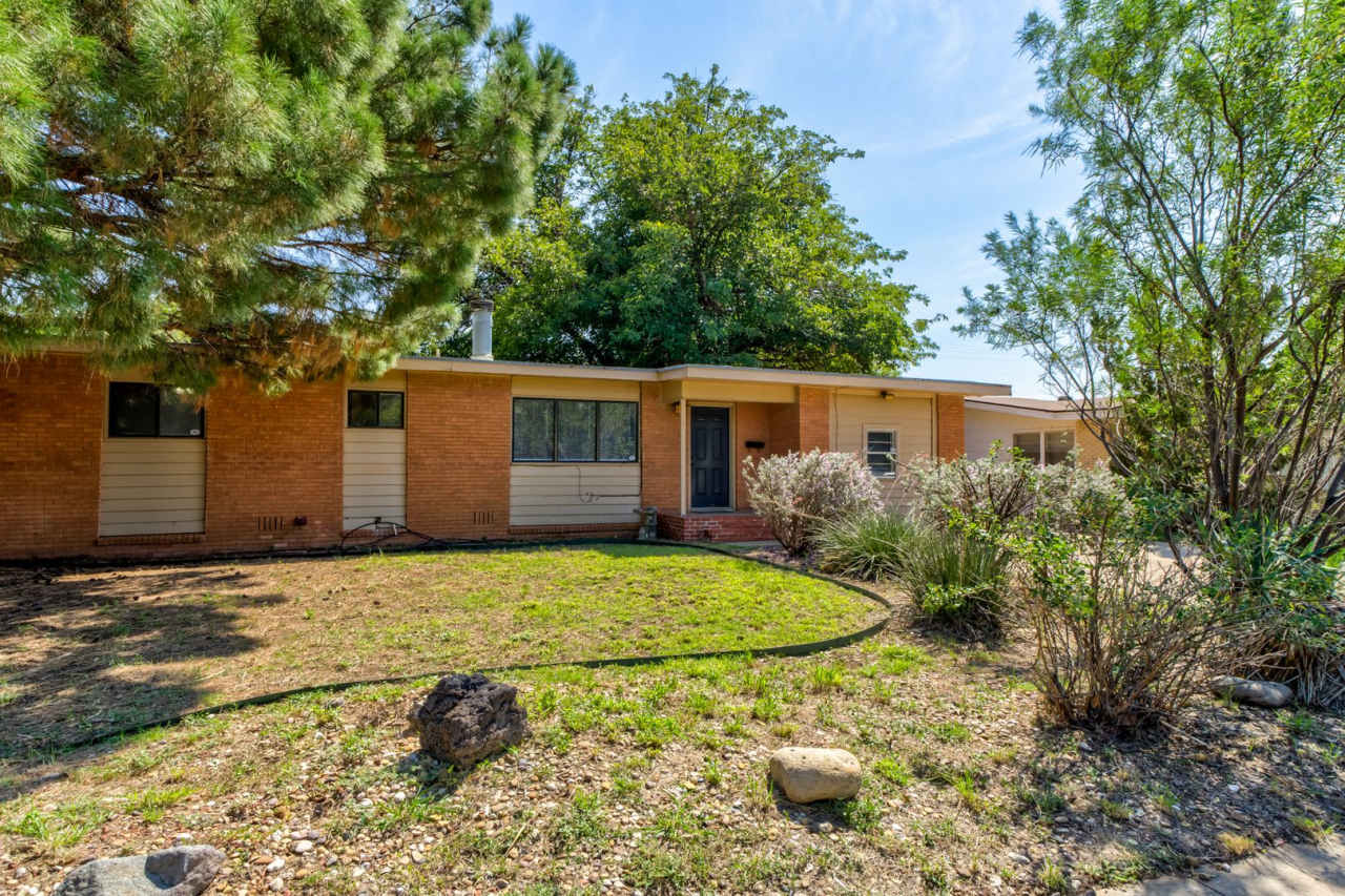 Flexible 4-Bedroom (or 3-Bedroom + Bonus Room) Home with Spacious Backyard!