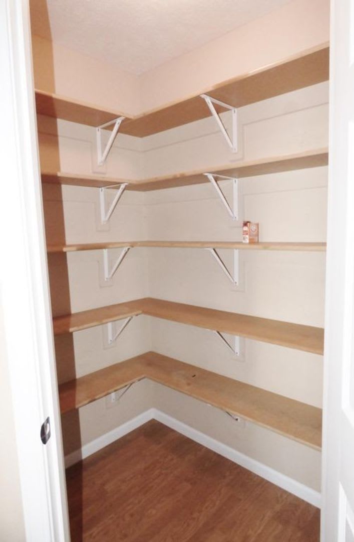 4 bedroom 2.5 bathroom duplex located in a quiet neighborhood!