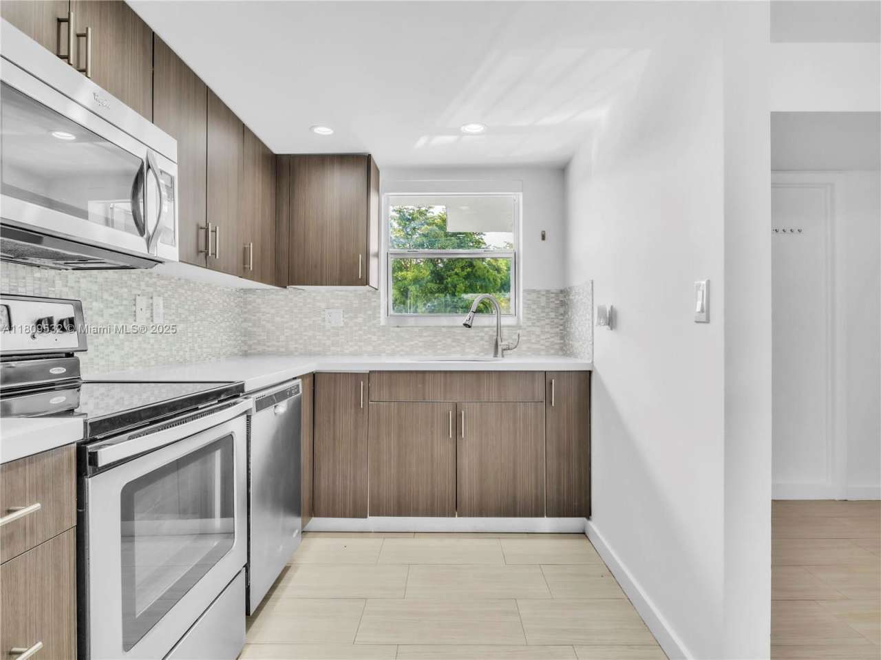 9373 Fontainebleau Boulevard