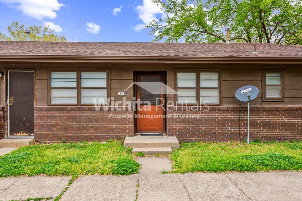 Large 2 bedroom 2 bath duplex