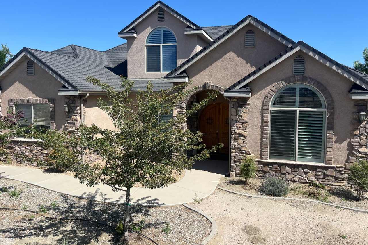 Beautiful 5 Bedroom 4 Bathroom House in Gated Community - Bear Valley