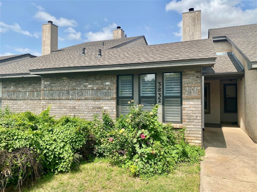 3832 Crossroads Drive