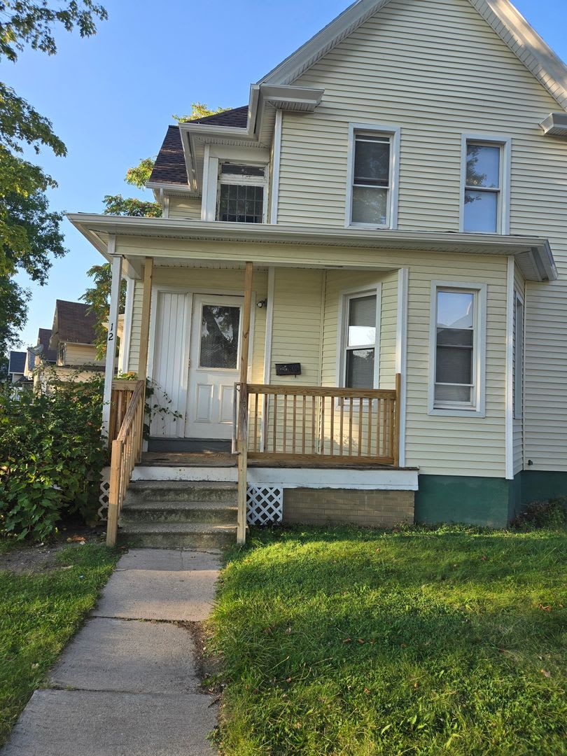 Charming 3BR Duplex in Rochester