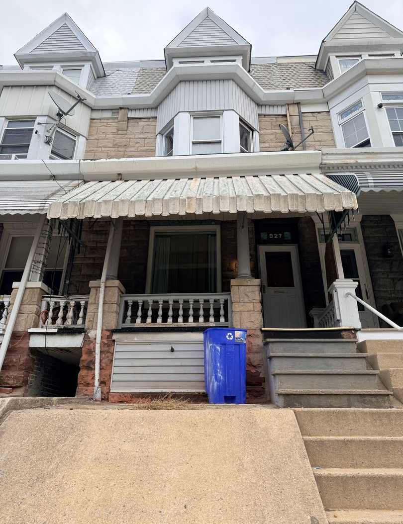 Beautifully remodeled 5/6 bedroom townhouse