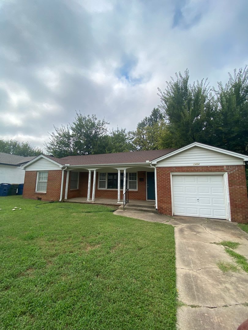 Cute 2 Bed 1 Bath in The Village