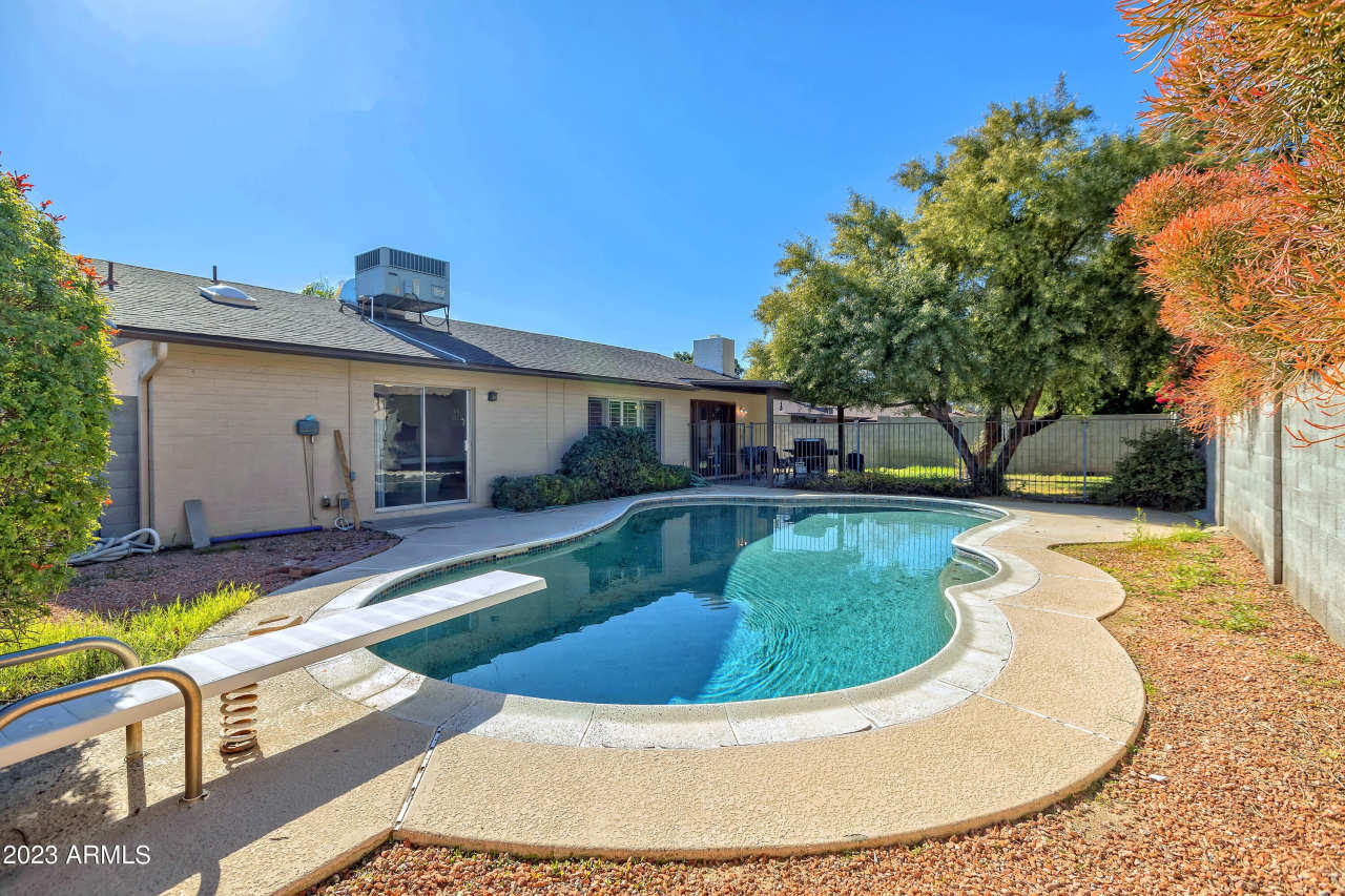 5226 W Shangri La Road