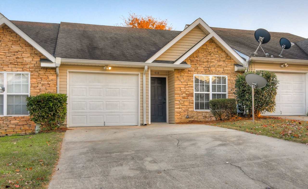 3 Bedroom 2 Bath Townhouse With Garage