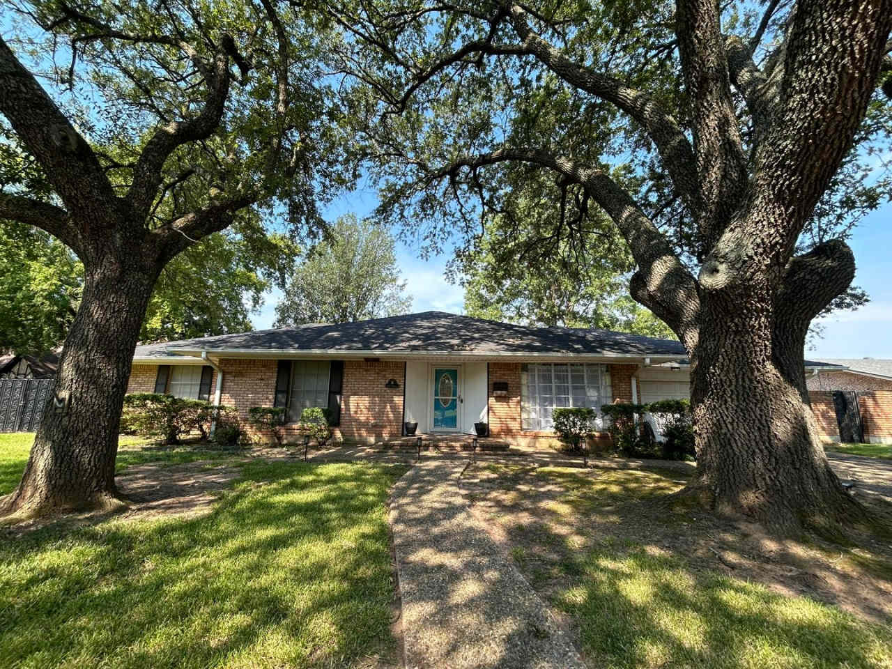 HALF OFF First Full Month's Rent!!!! SPACIOUS HOME IN NORTH BOSSIER